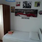 Tia Baška Voda