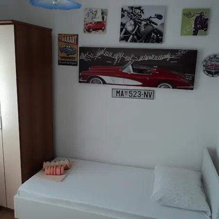 Tia Baška Voda