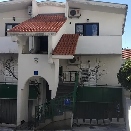 Tia Δωμάτια σε οικογενειακή κατοικία