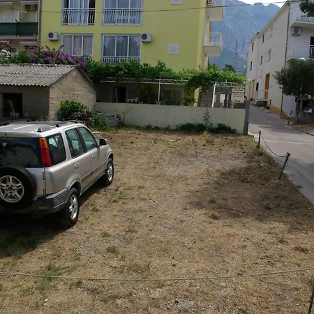 Tia * Baška Voda